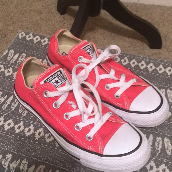 Converse Shoes - EUC converse sneakers